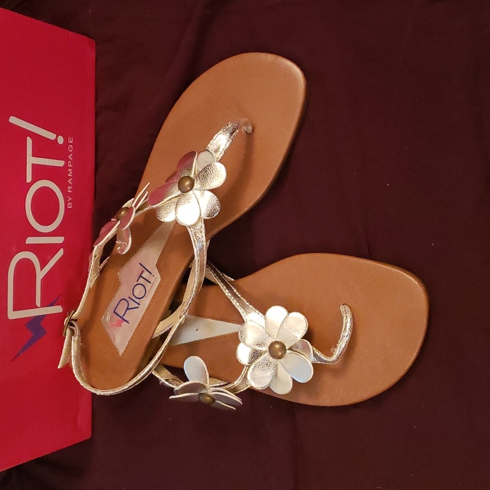 Riot "Kayla" Sandals *NWOT*